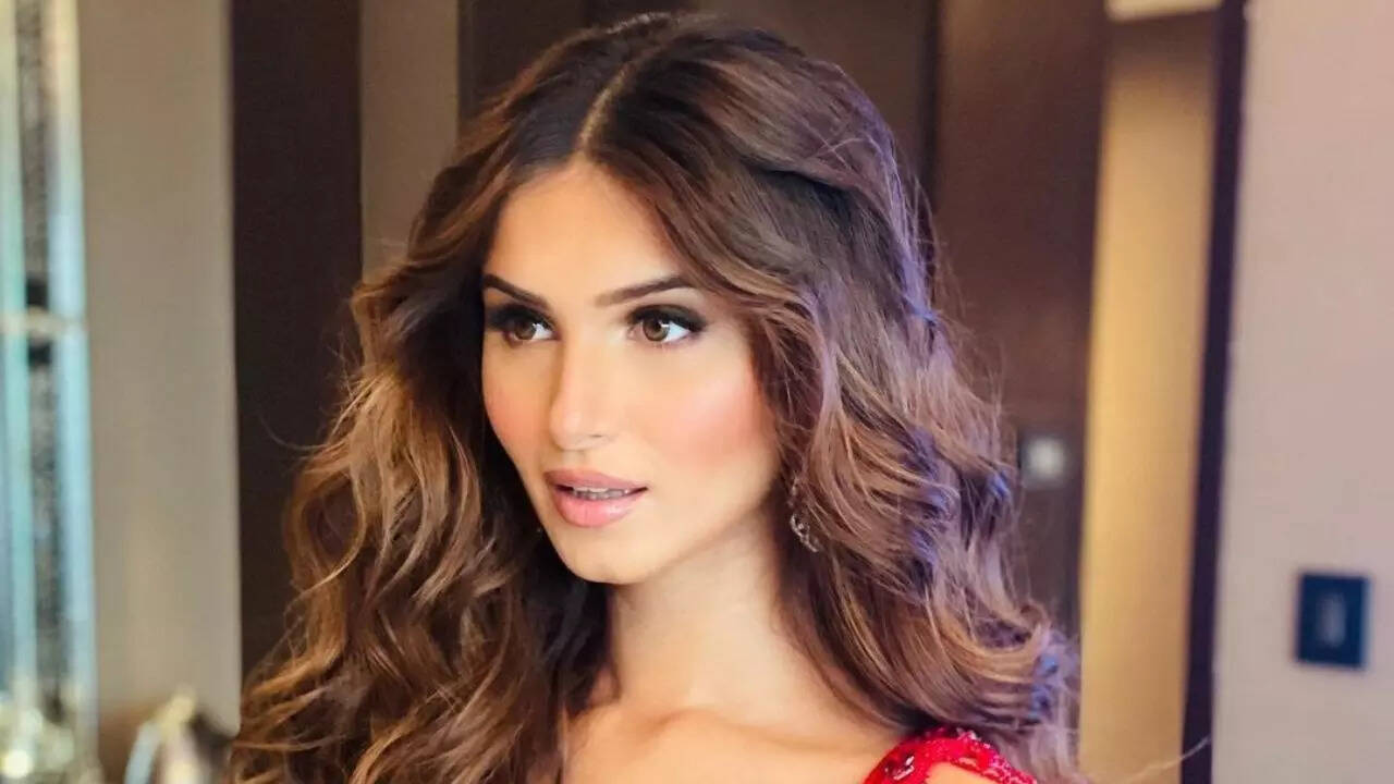 Tara Sutaria Makeup