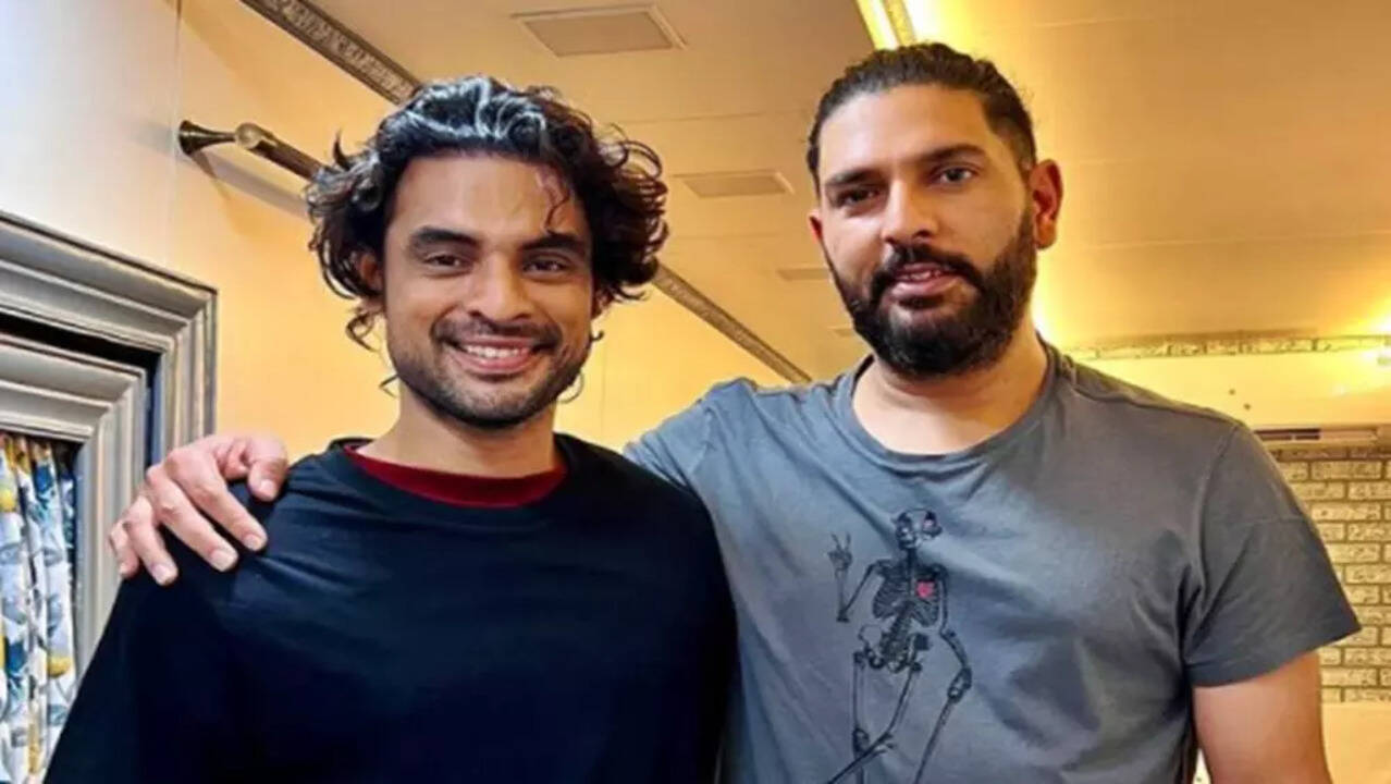 Tovino Thomas with Yuvraj Singh