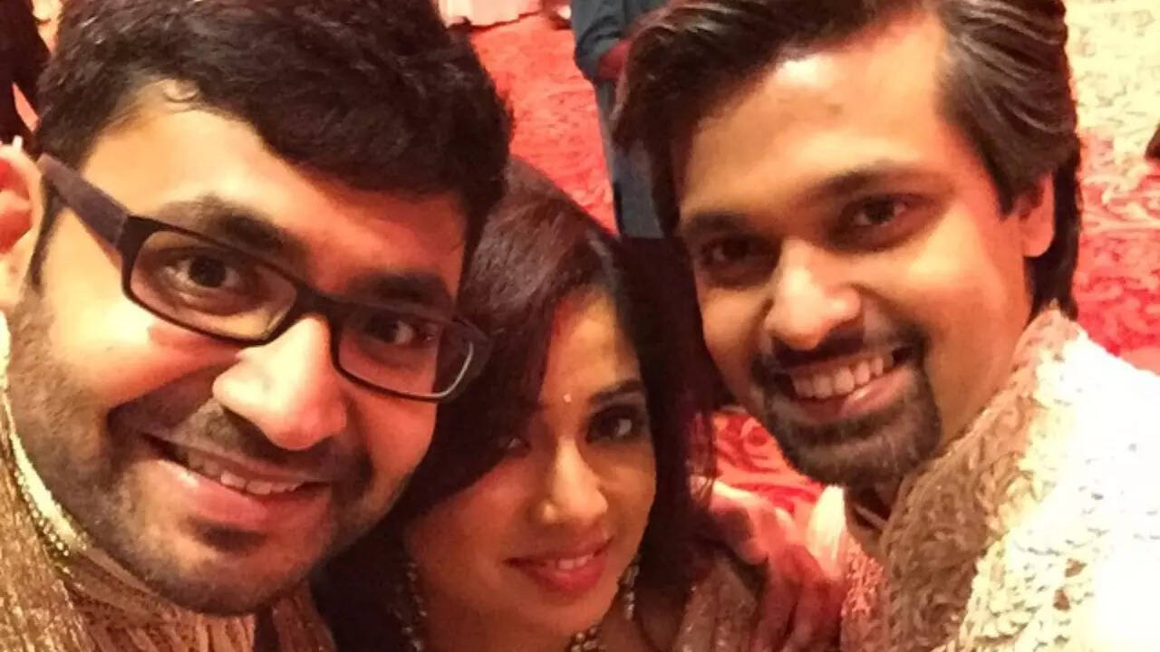 Shreya Ghoshal reacts after fans dig up her connection with Parag Agrawal; says, 'Kya time pass chal raha hai yeh'