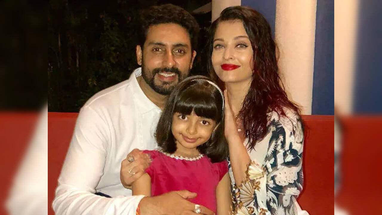 Aishwarya Rai And Abhishek Bachchan with Daughter Aaradhya Bachchan​