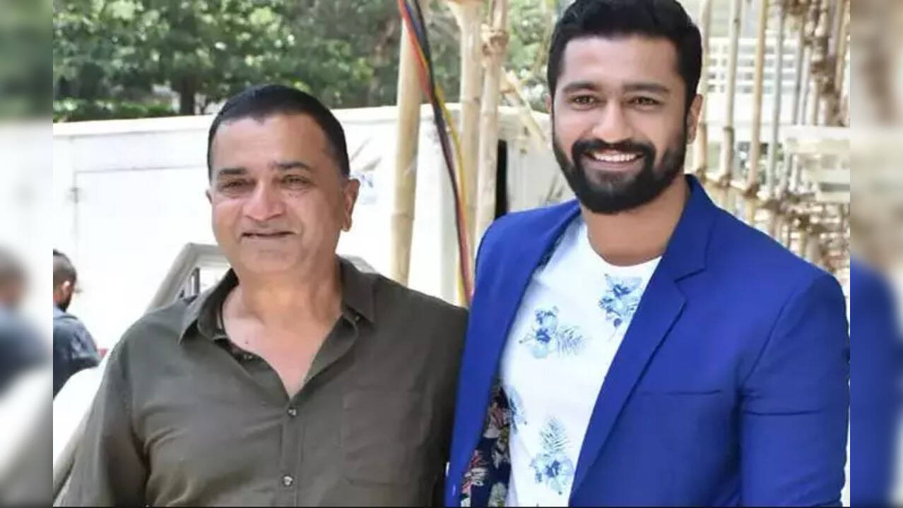 Vicky Kaushal's father spotted at ATM