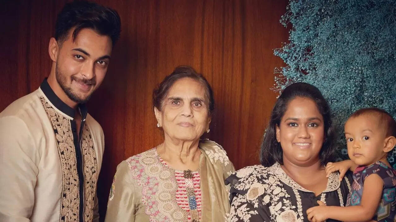 Salman Khan's sister Arpita Khan pens a heartwarming note on mom Salma Khan's birthday; calls her 'world's best mother'