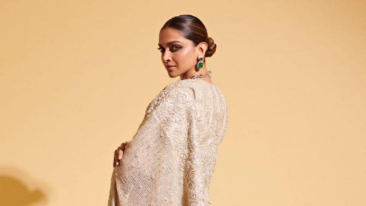 Deepika Padukone in Faraz Manan's saree