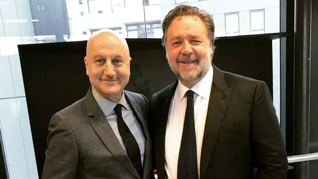 Anupam Kher shows off his pic with Russell Crowe, fans say 'Two Great Actors In same frame'