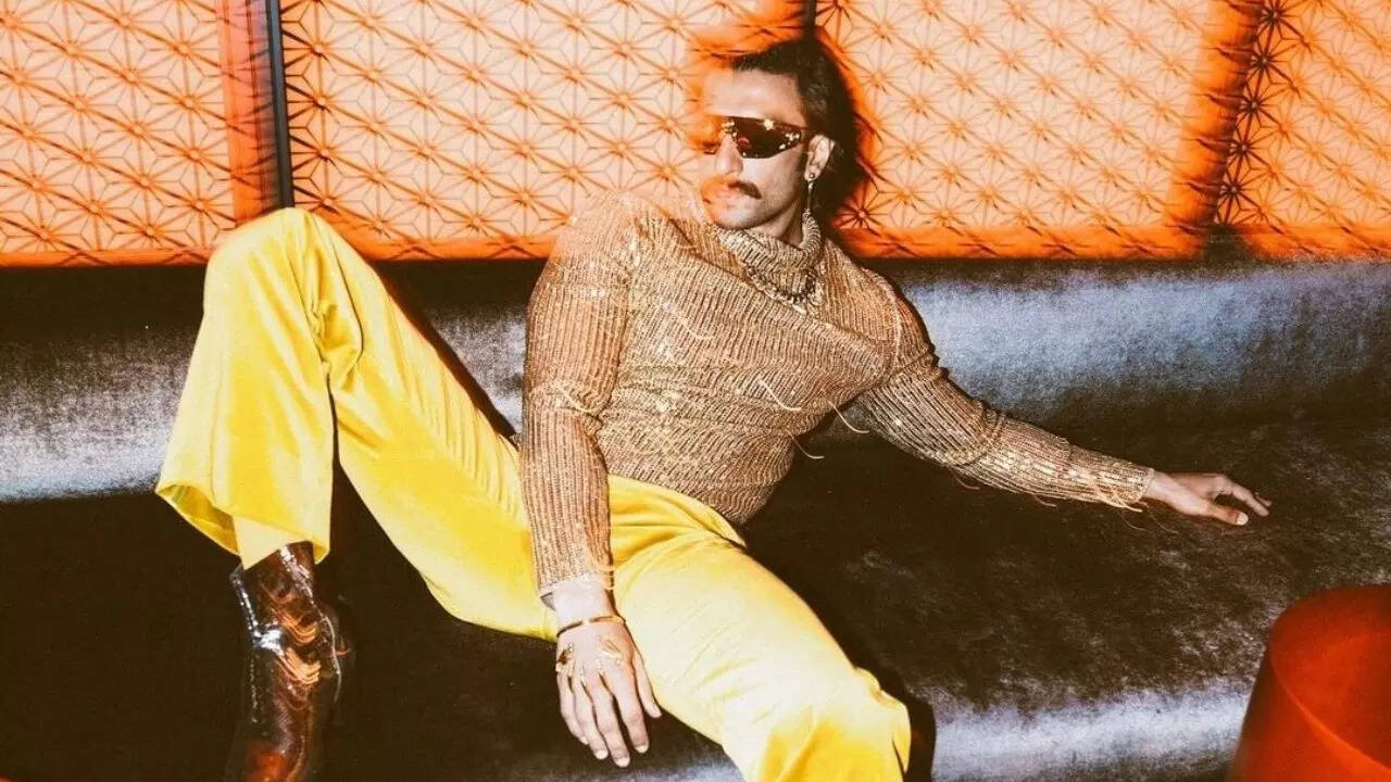 Deepika Padukone's quirky comment on husband Ranveer Singh's disco outfit will leave you in splits - WATCH