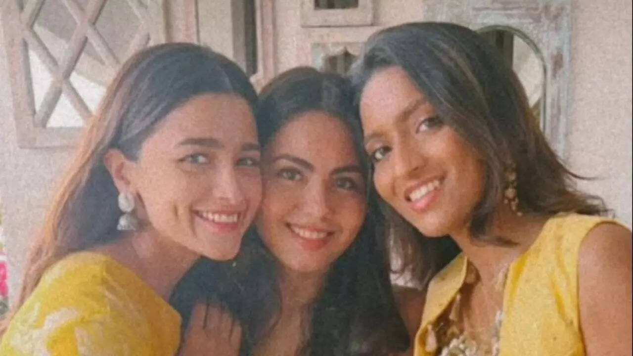 Alia Bhatt turns bridesmaid