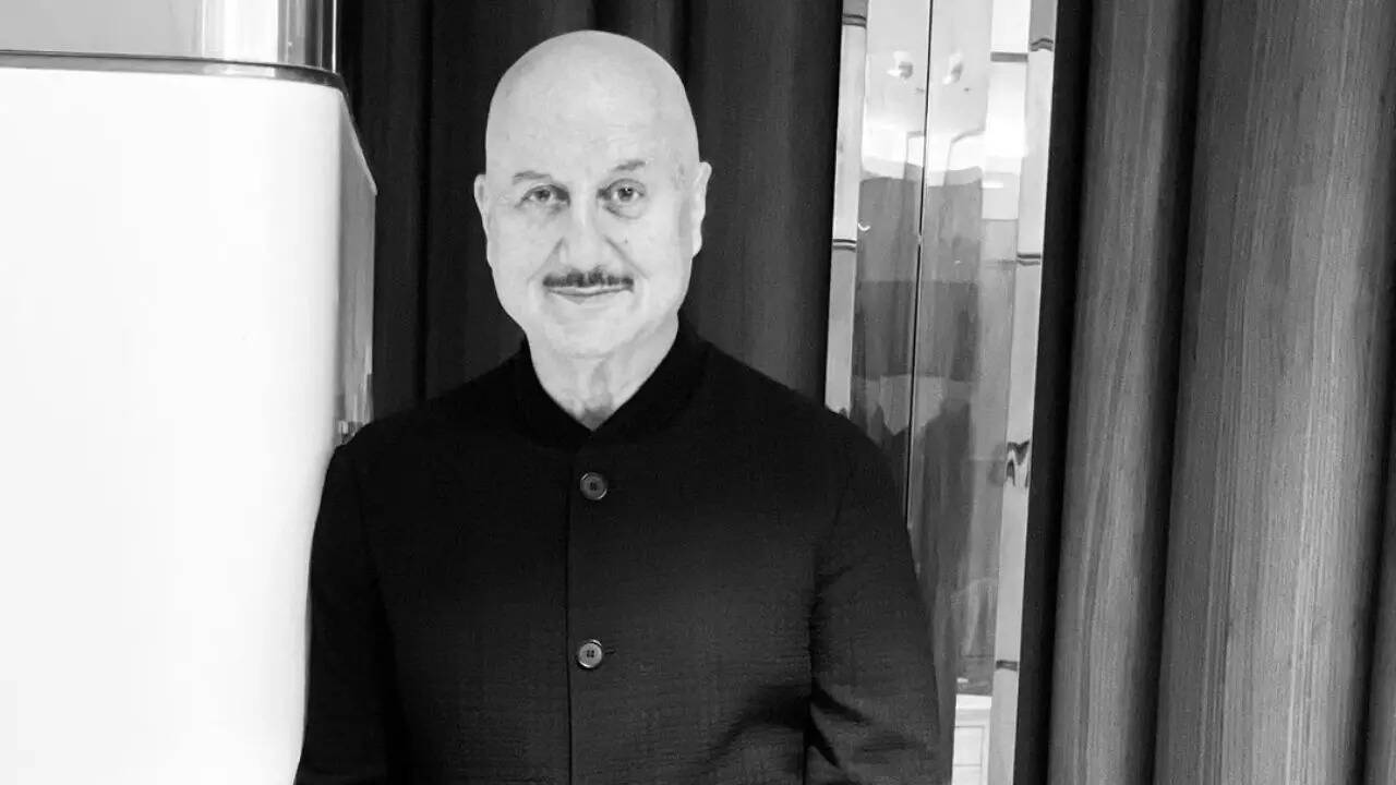 Anupam Kher shares viral video of fans singing Mohammed Rafi's popular song