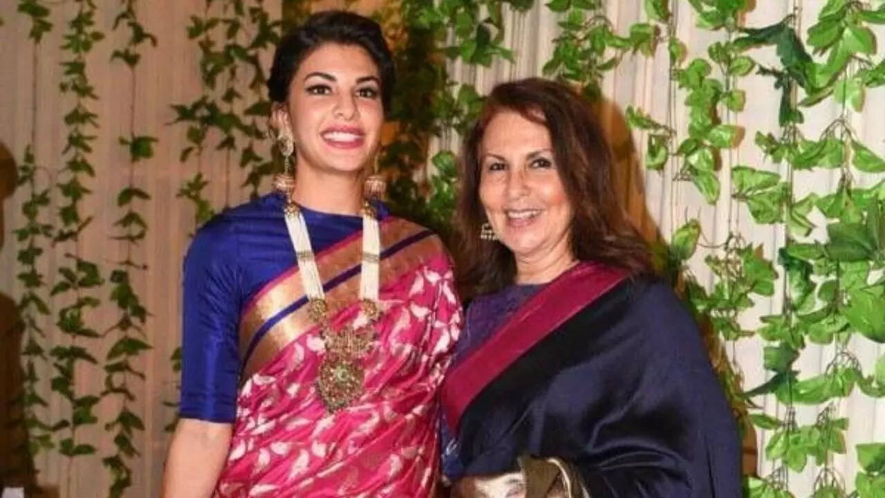 Jacqueline Fernandez with mom Kim