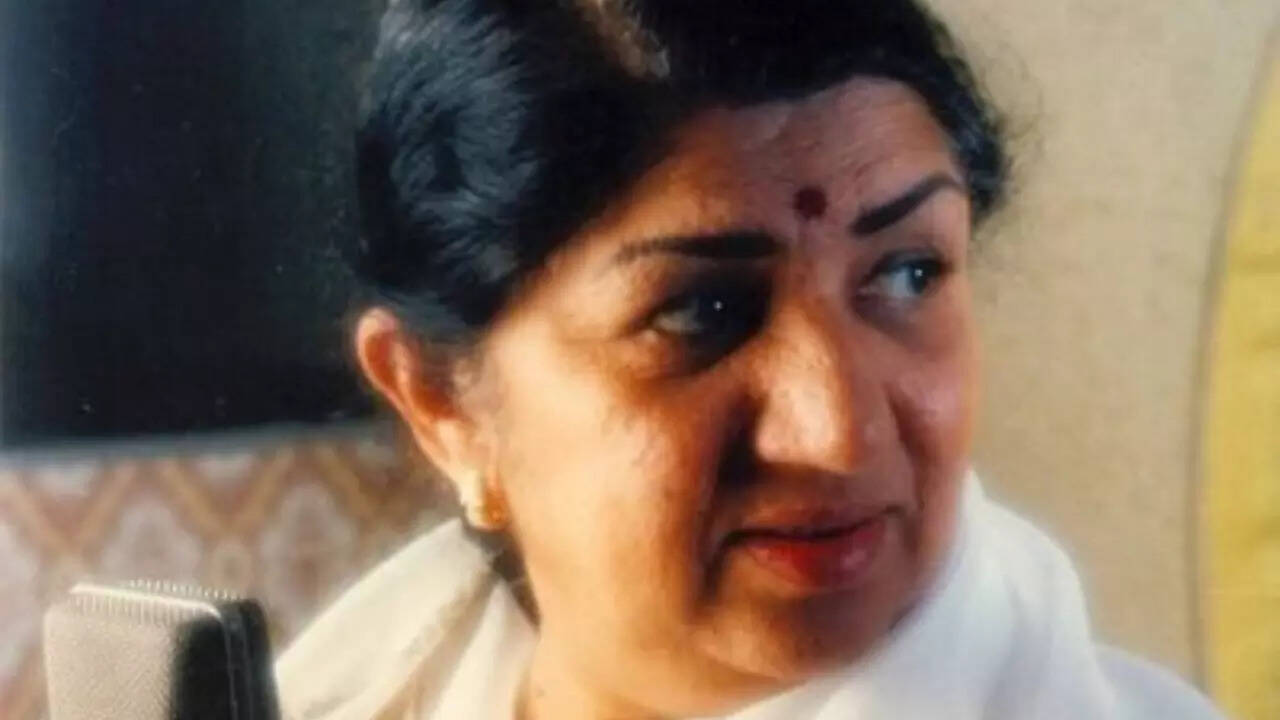 Lata Mangeshkar being treated for COVID-19 and pneumonia,