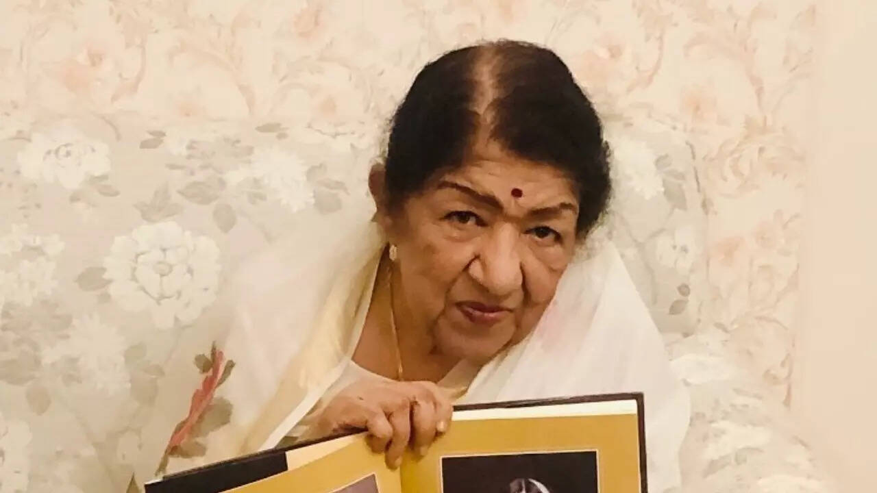 Lata Mangeshkar fans throng her birthplace in Indore, demand naming locality after the legendary singer