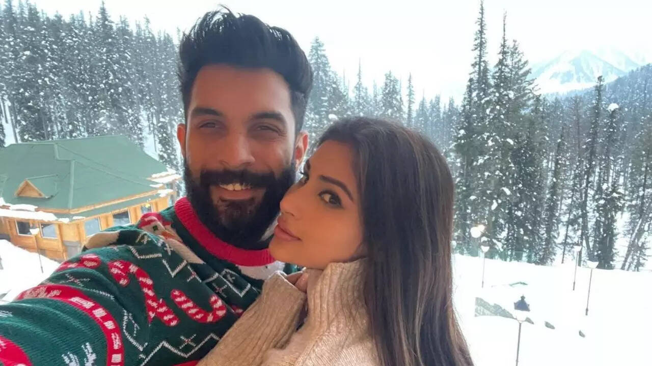 Newlyweds Mouni Roy, Suraj Nambiar pose for romantic photos during honeymoon in Kashmir, actress' glow is unmissable