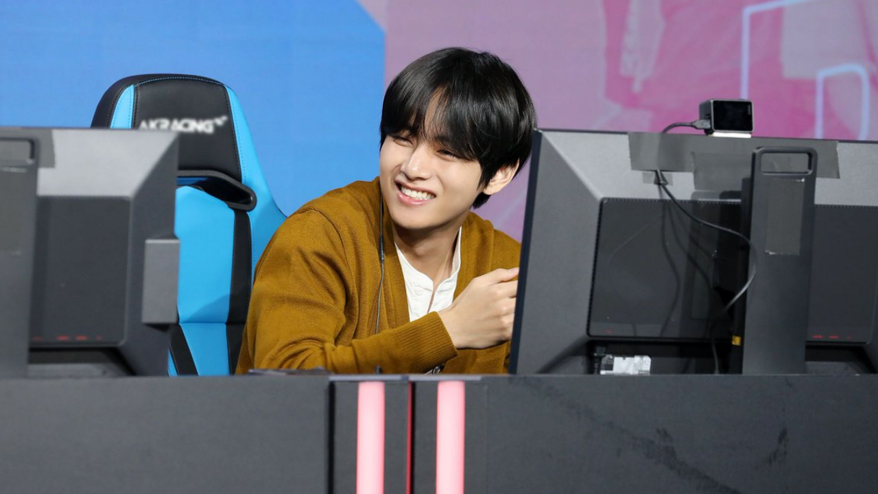 BTS V gaming