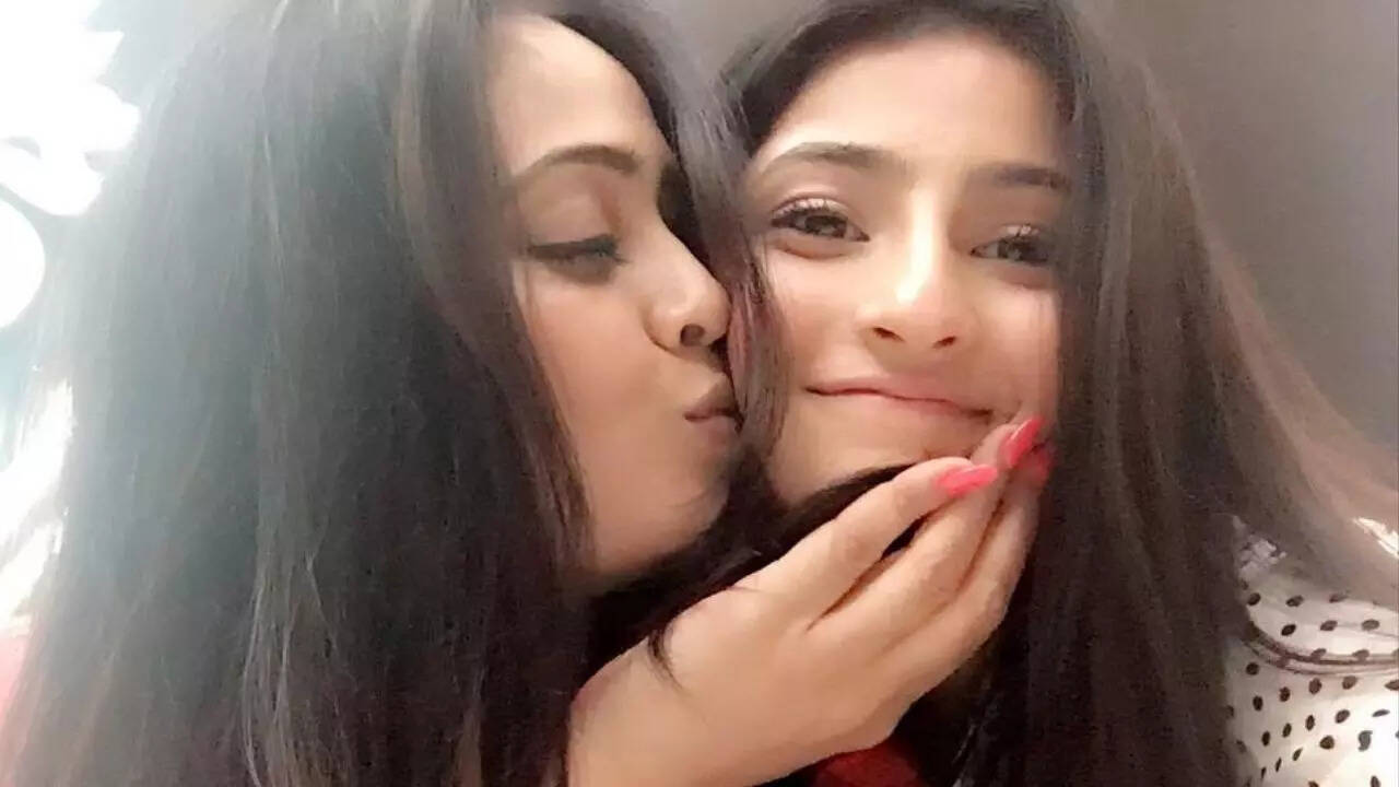 Shweta kisses Palak