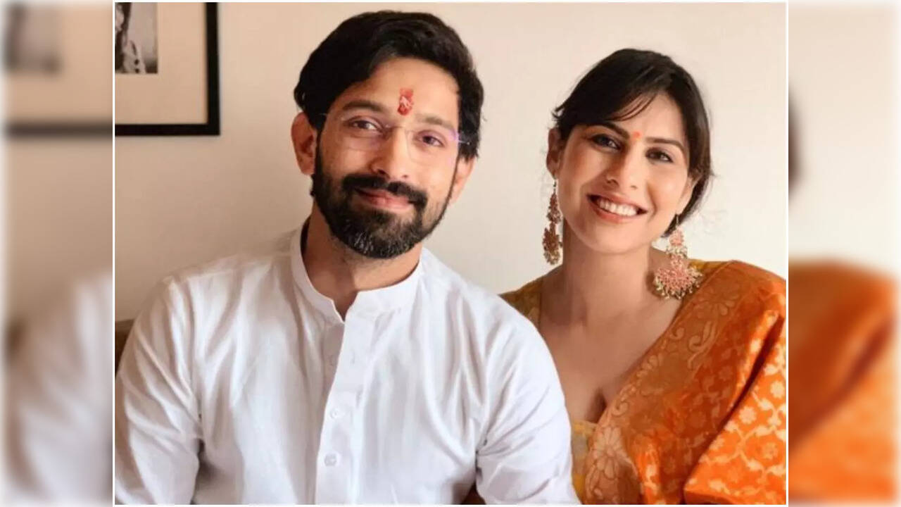 Vikrant Massey with wife Sheetal Thakur