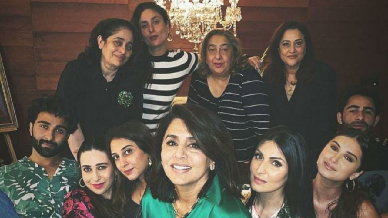 Kapoor Khandaan family dinner