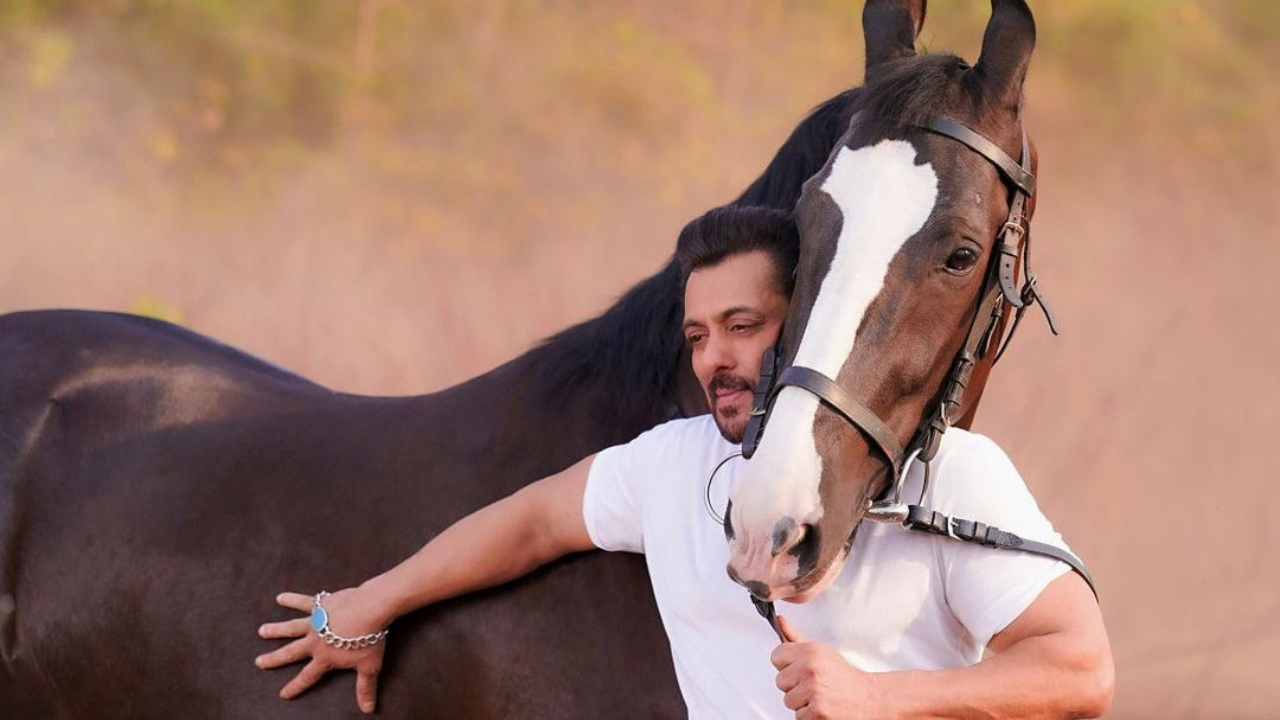 Salman Khan was spotted at Mumbai airport