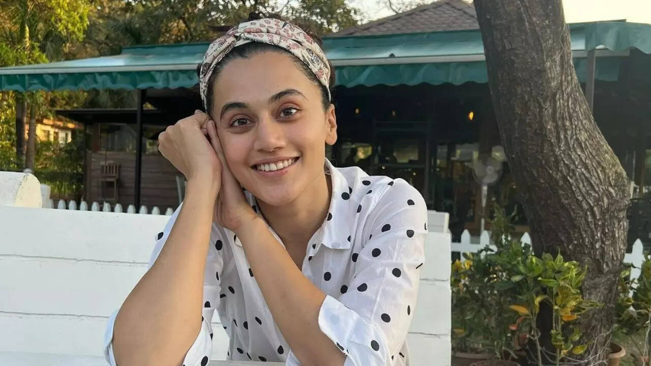 Taapsee Pannu joins hands with Sudhir Mishra for an anthology film with pandemic as a backdrop - DETAILS