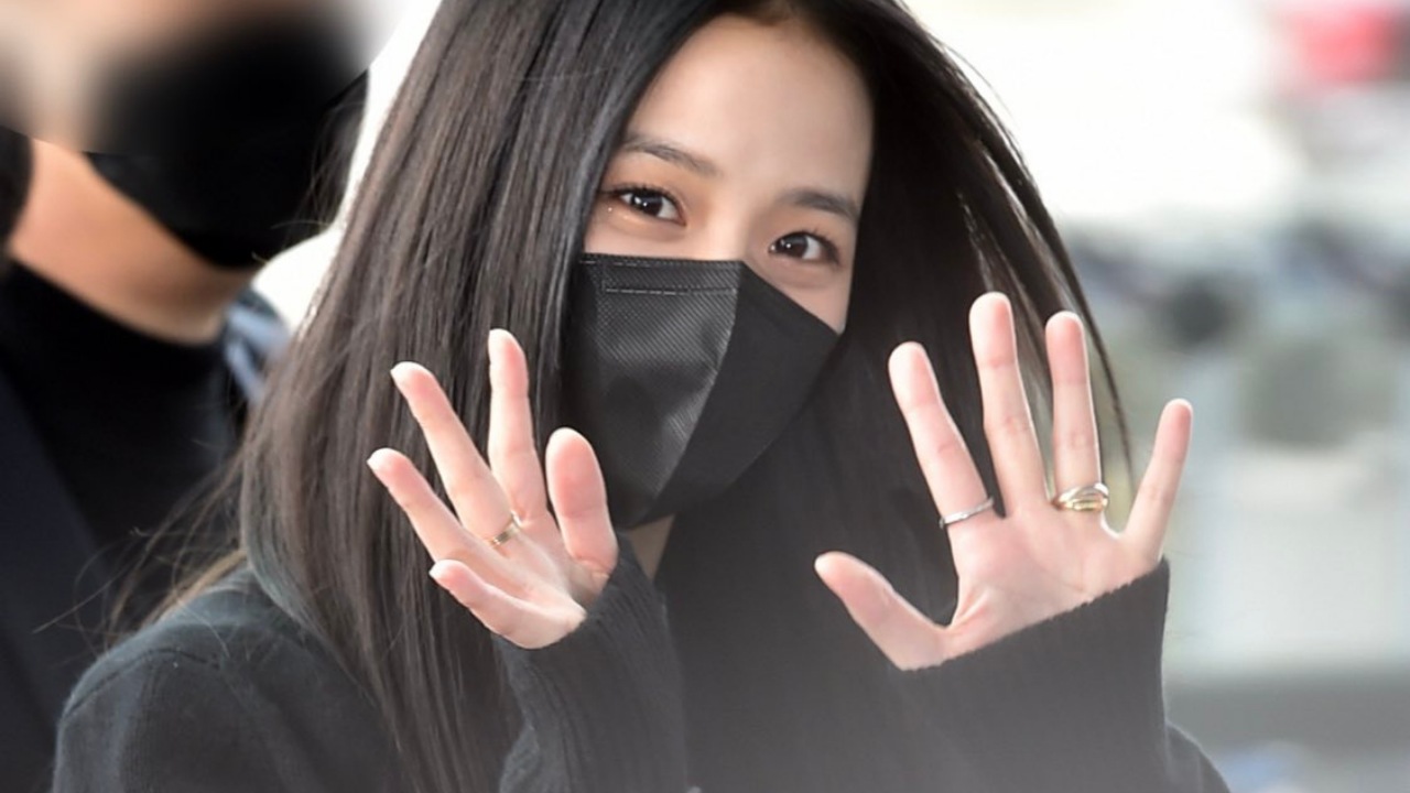 Blackpink's Jisoo departs for Paris Fashion Week