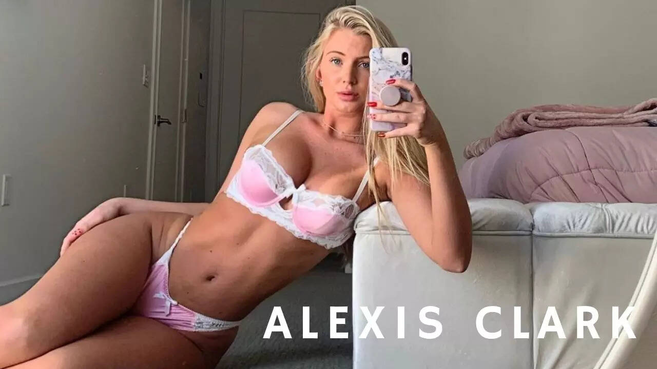 Alexis Clark's hot bikini photos