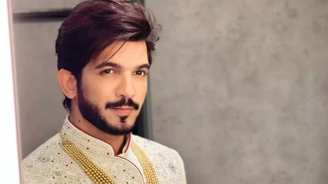 Arjun Bijlani's cryptic post leaves fans worried