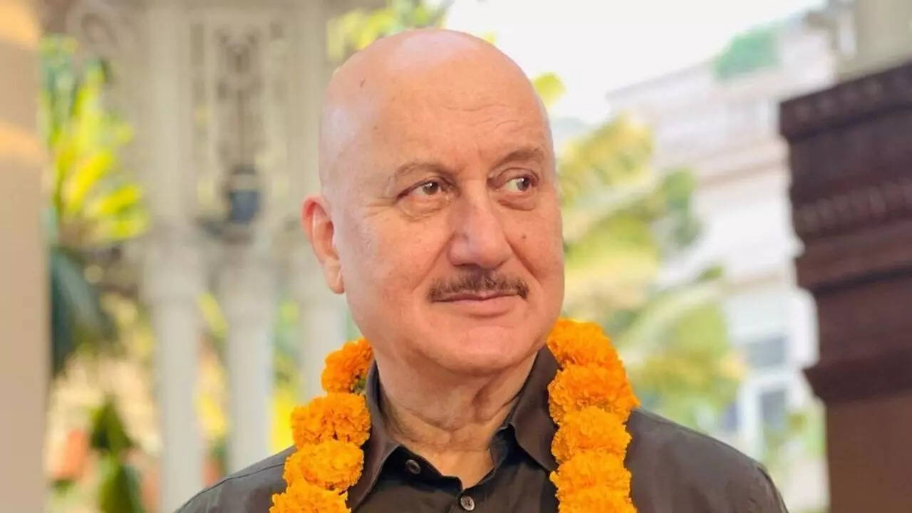 Anupam Kher reacts to netizen's complaint