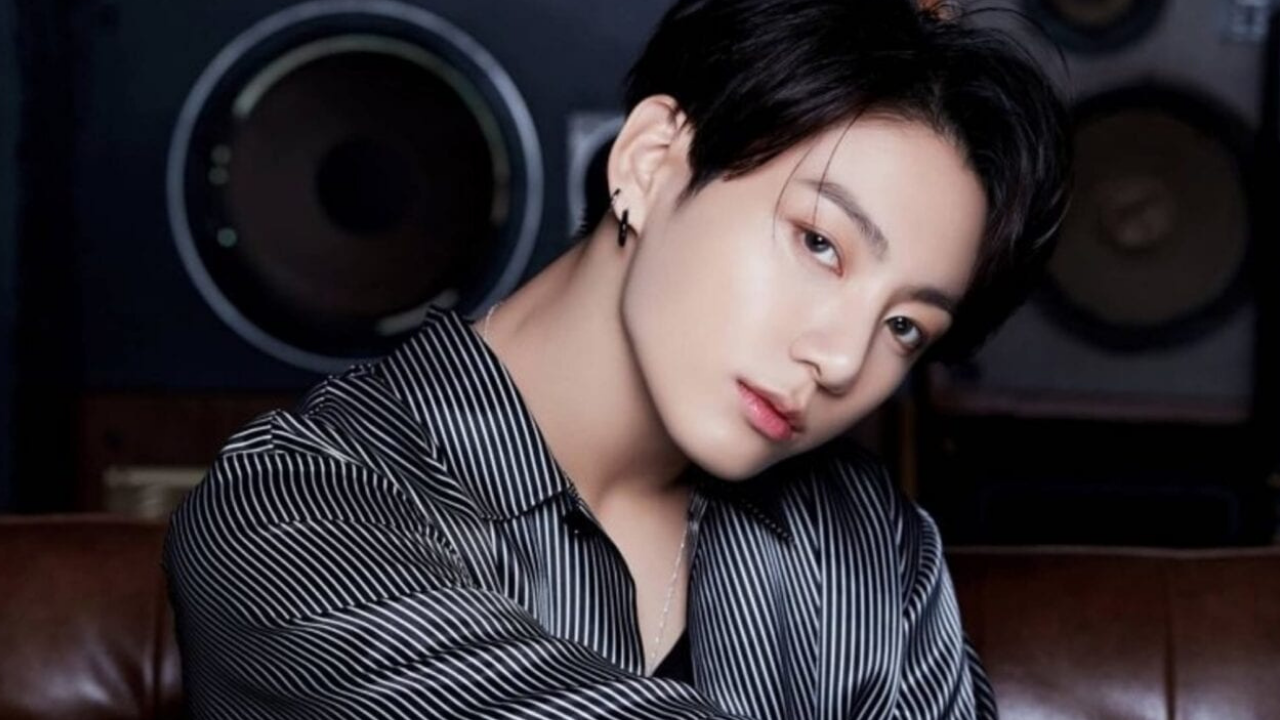 BTS' Jungkook flirts with ARMY