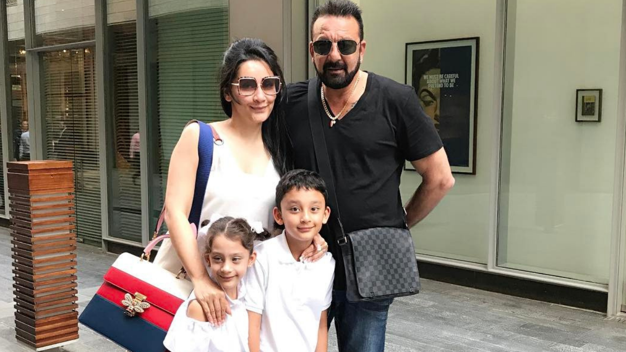 Sanjay Dutt with family