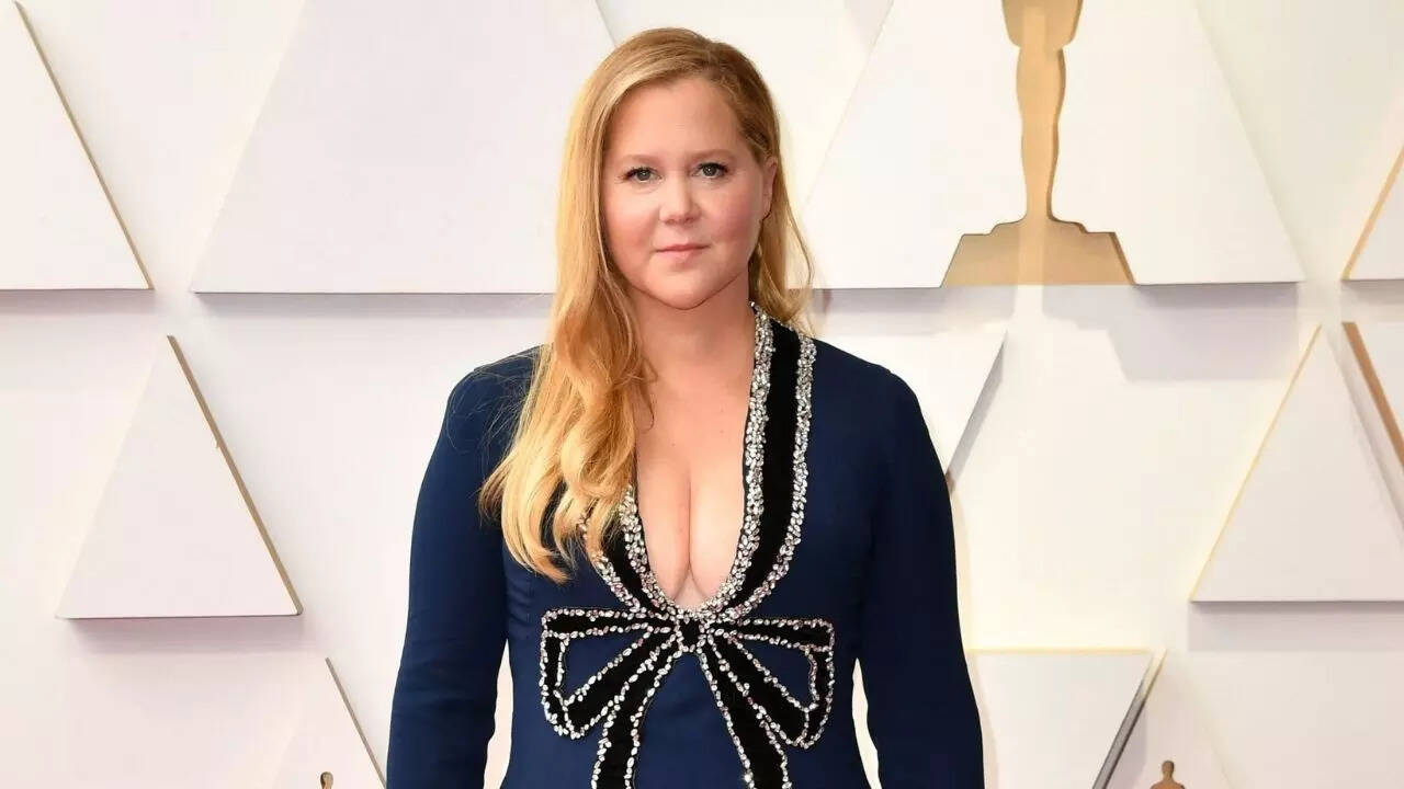 Amy Schumer jokes about Leonardo DiCaprio at Oscars 2022