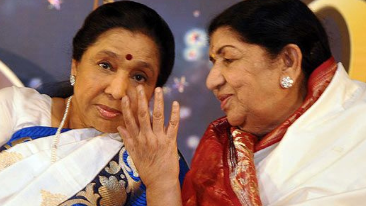 Asha Bhosle with sister Lata Mangeshkar