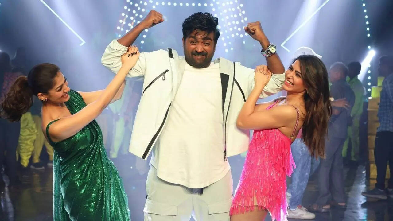 Samantha celebrates with Nayanthara and Vijay Sethupathi as the trio wraps up Kaathu Vaakula Rendu Kadhal shoot - PICS