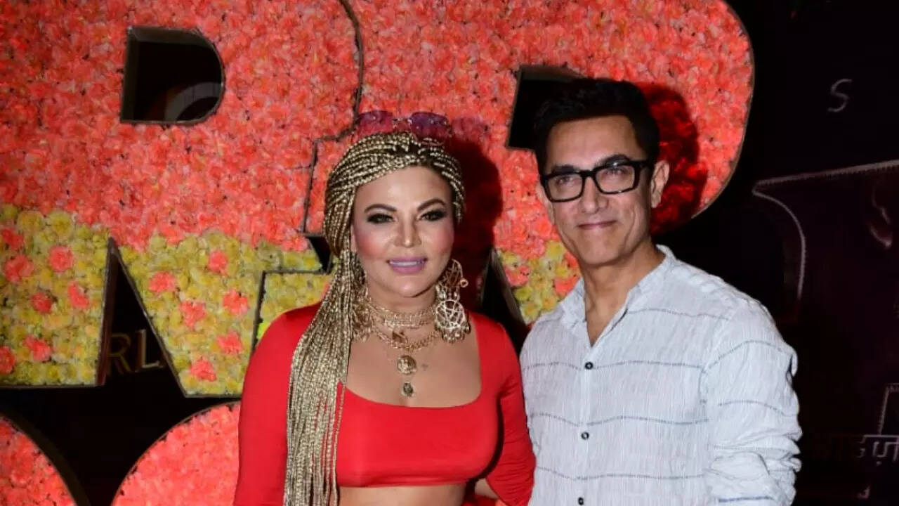 Rakhi and Aamir at RRR's success bash (Source- Varinder Chawla)