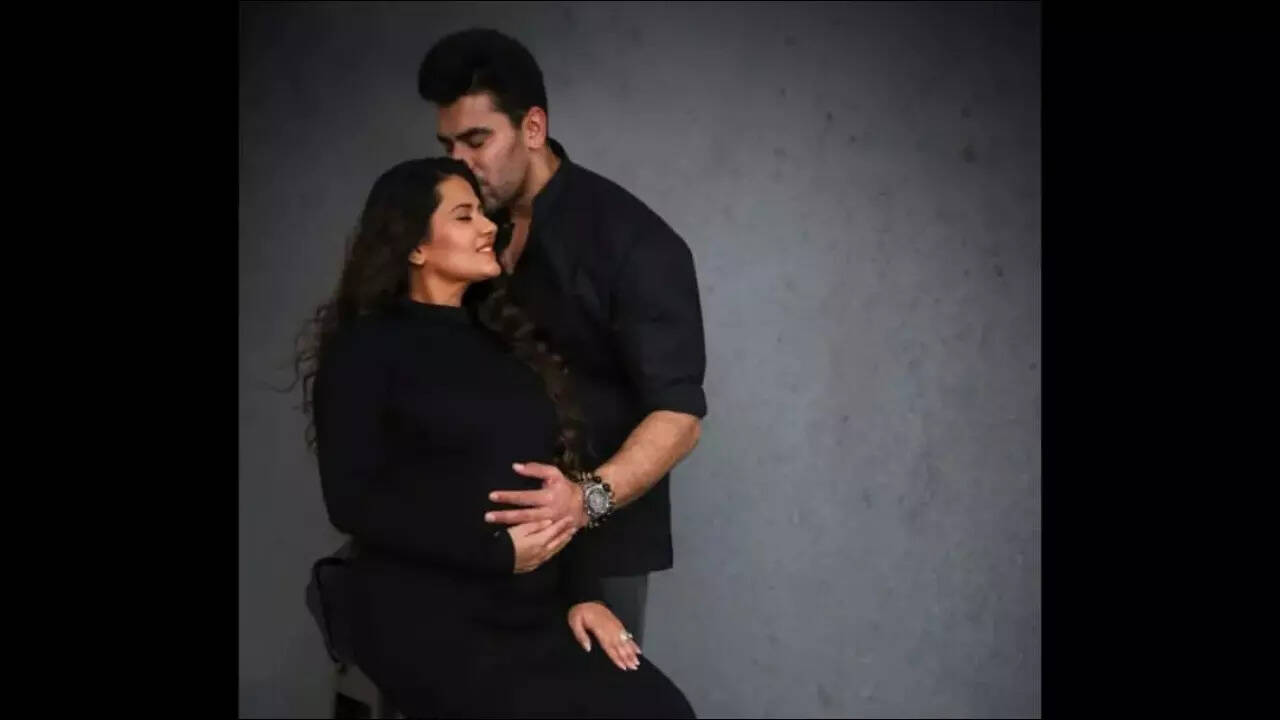 Kratika Sengar flaunts her baby bump in new photoshoot