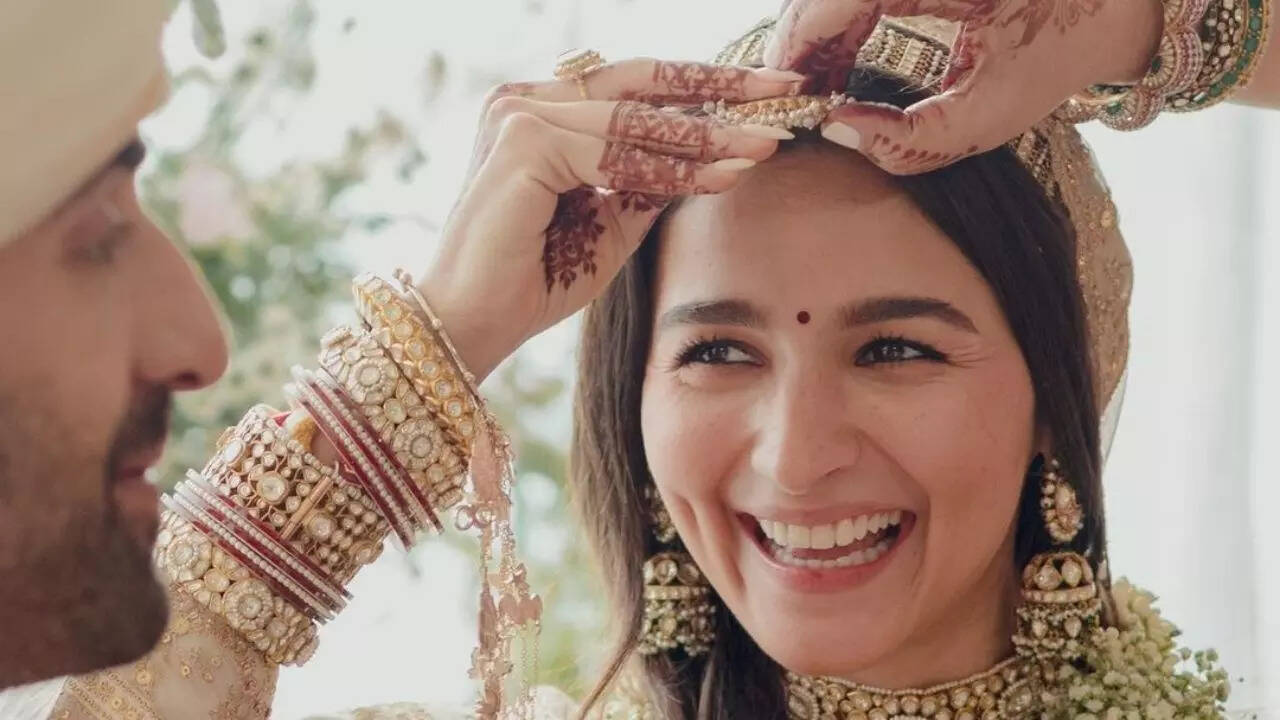 This cute detail about Alia Bhatt's bridal saree with leave you gushing