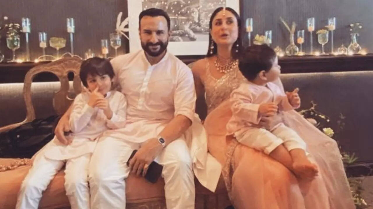 Kareena Kapoor poses with fam photo at Alia-Ranbir's wedding