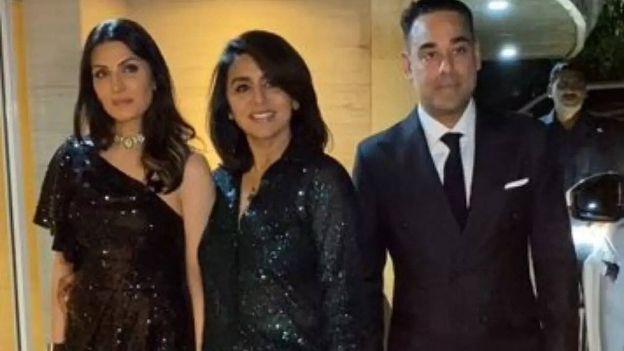 Neetu Kapoor's cute reaction at Alia-Ranbir wedding reception