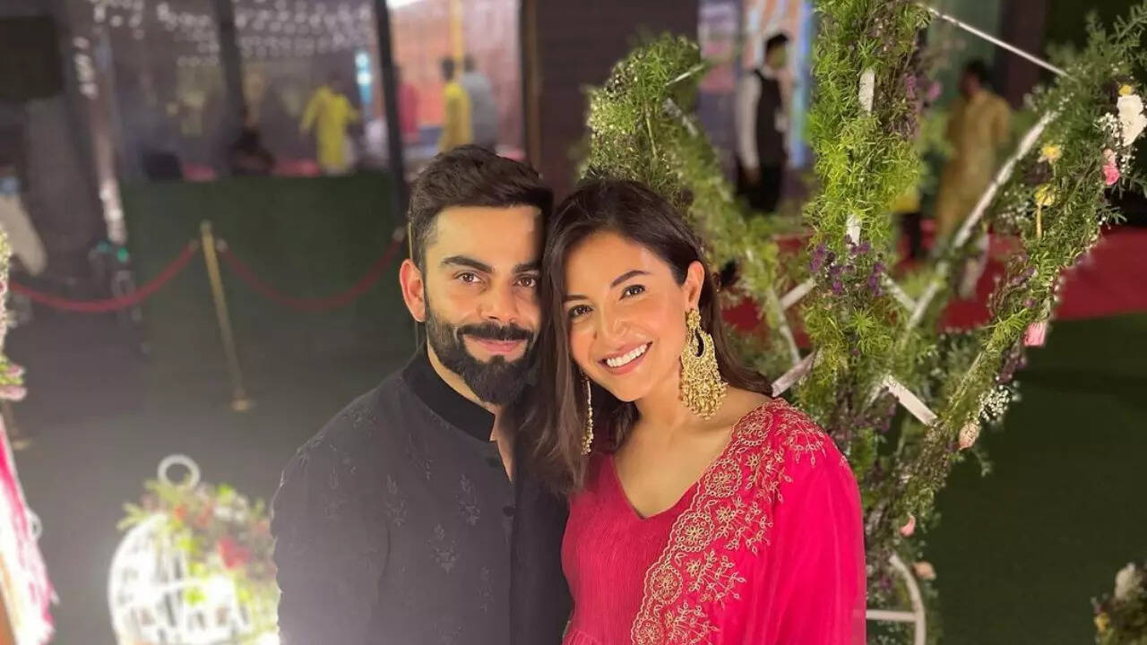 Anushka Sharma and Virat Kohli's oh-so-cute pic