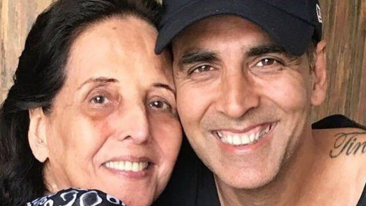 Akshay Kumar and his late mom Aruna Bhatia