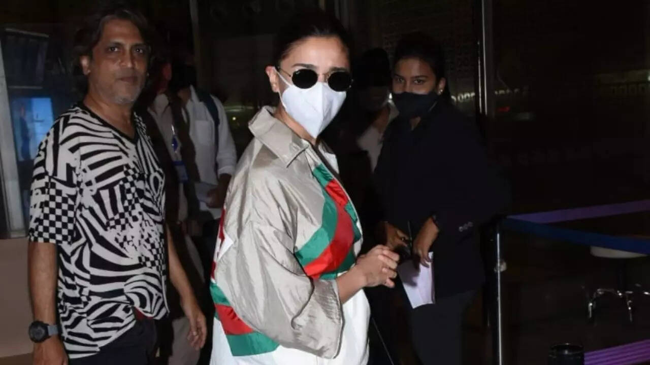 Alia Bhatt completes her airport look with expensive tote bag