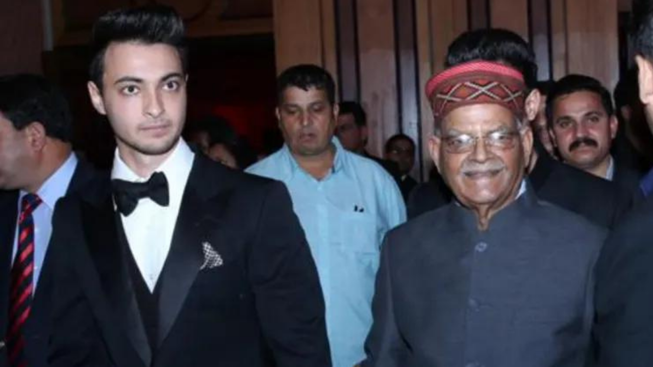 Aayush Sharma's grandfather Pandit Sukh Ram Sharma passes away