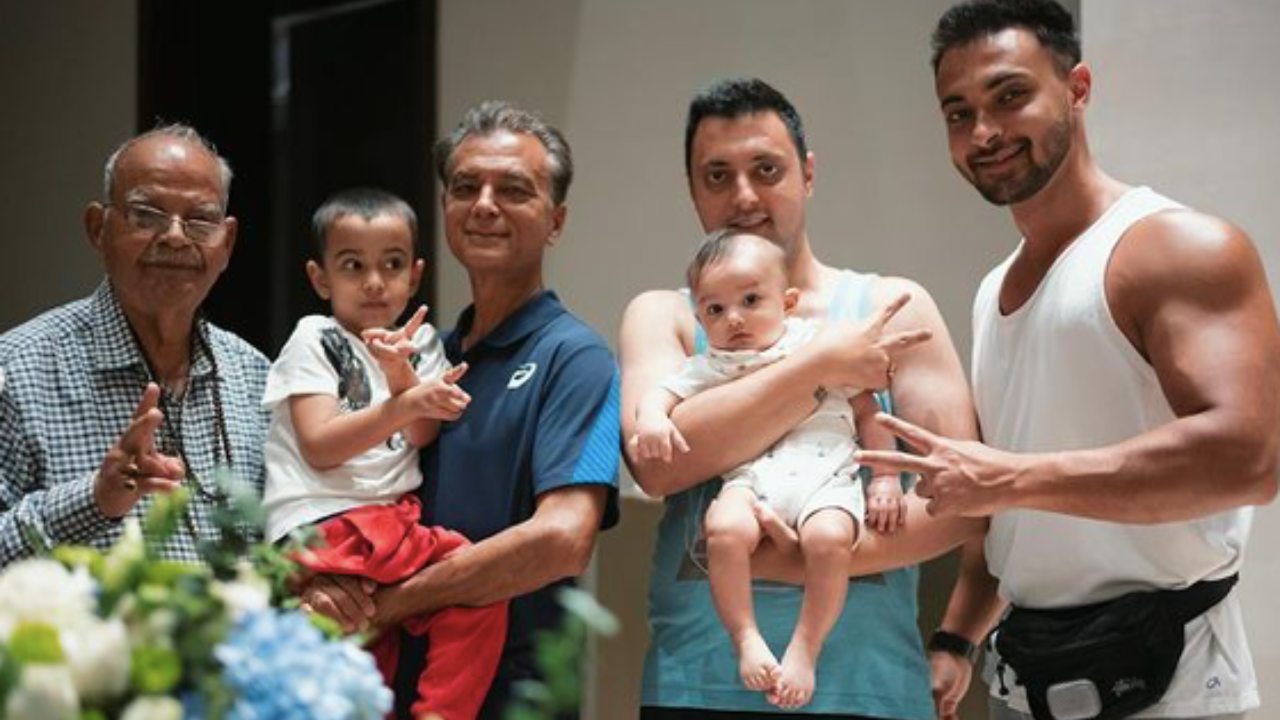 Aayush Sharma with his kids, brother, dad and late grandfather