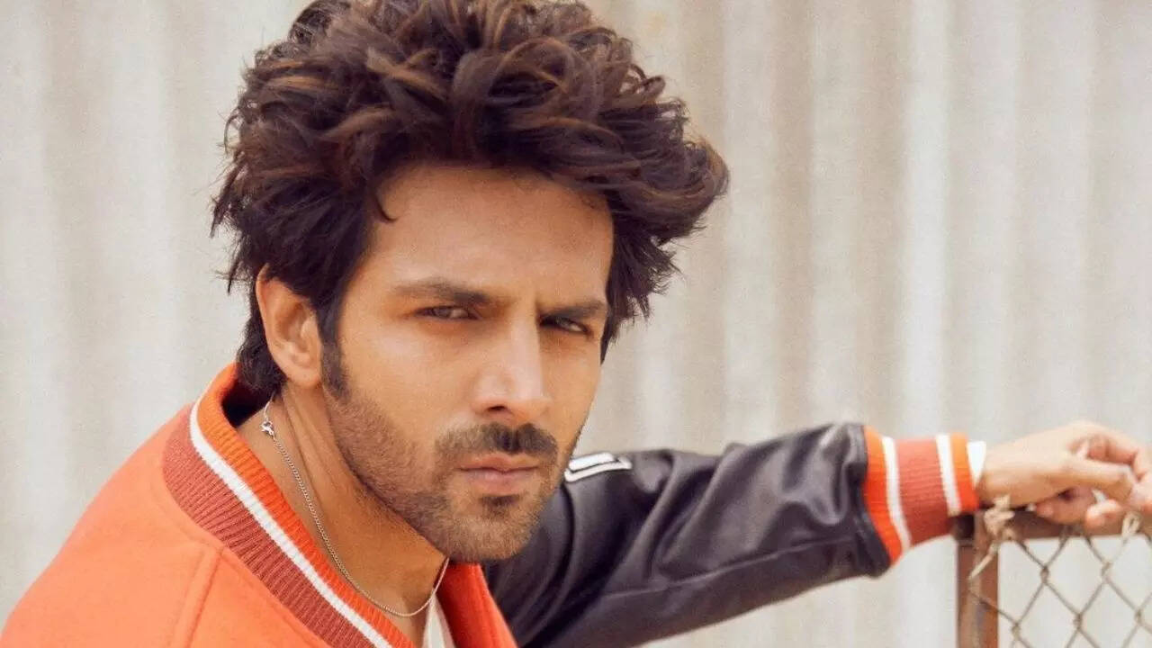 Kartik Aaryan reveals a girl once stalked his mom