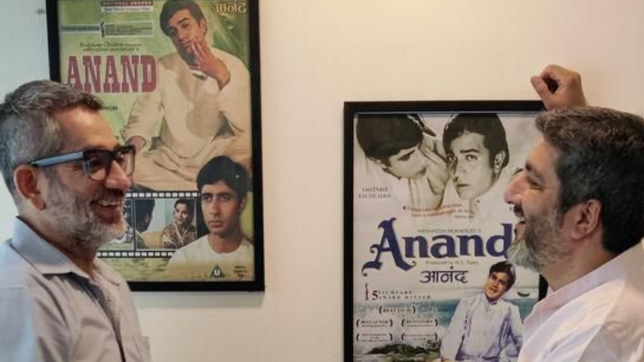 Fans have reacted to the news of Hrishikesh Mukherjee's Anand getting a remake