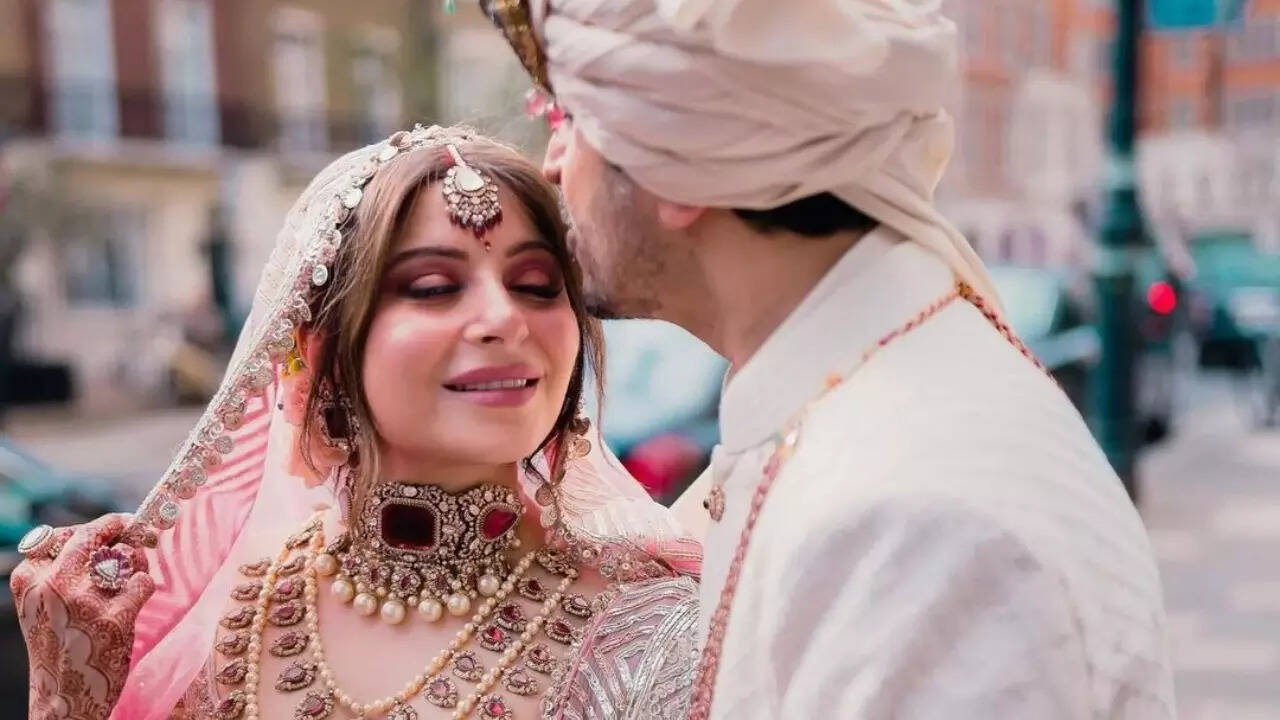 Kanika Kapoor, Gautam