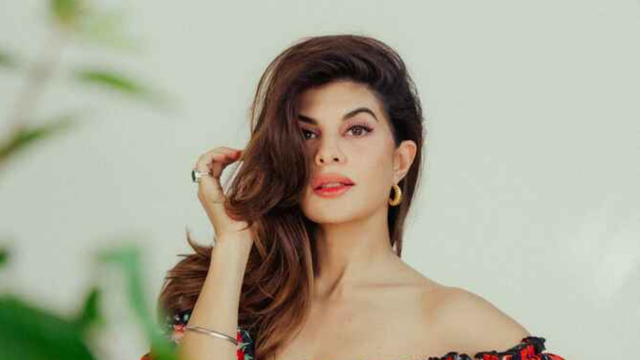 Jacqueline Fernandez shakes a leg with Escaype Live’s Aadya Sharma