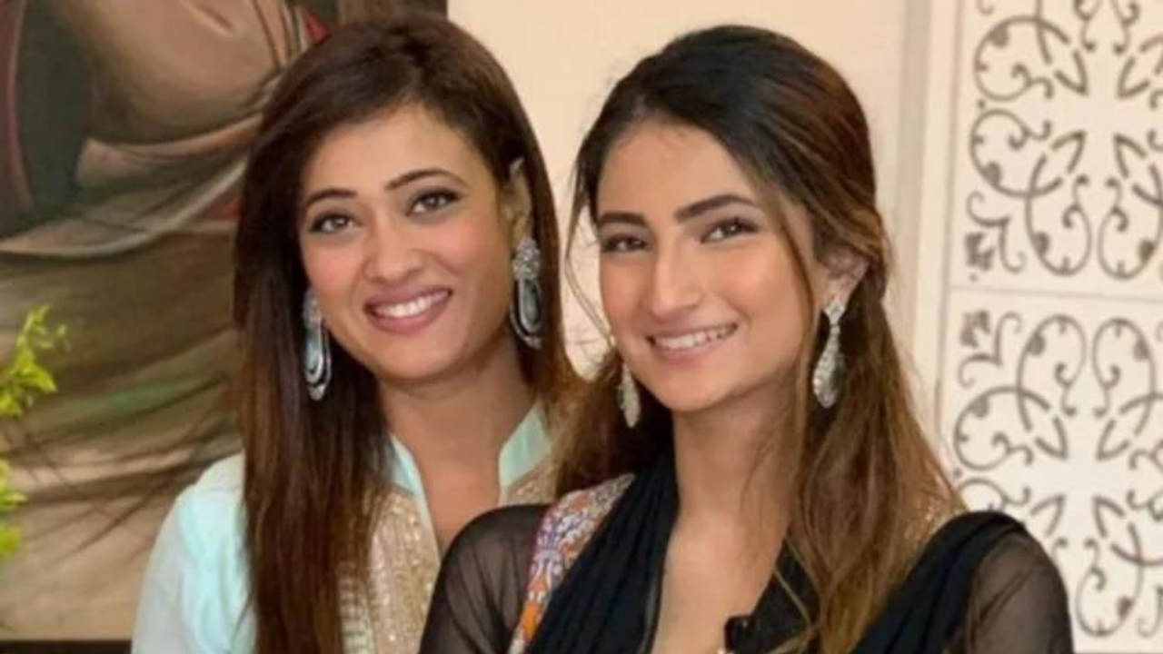 Palak Tiwari with mom Shweta Tiwari