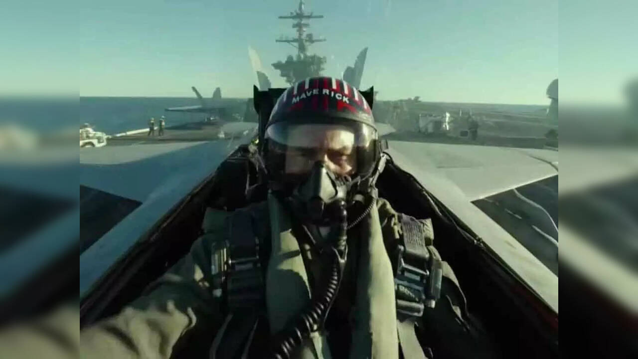 Tom-Cruise-Top-Gun-Maverick-2022-Film-1200x900