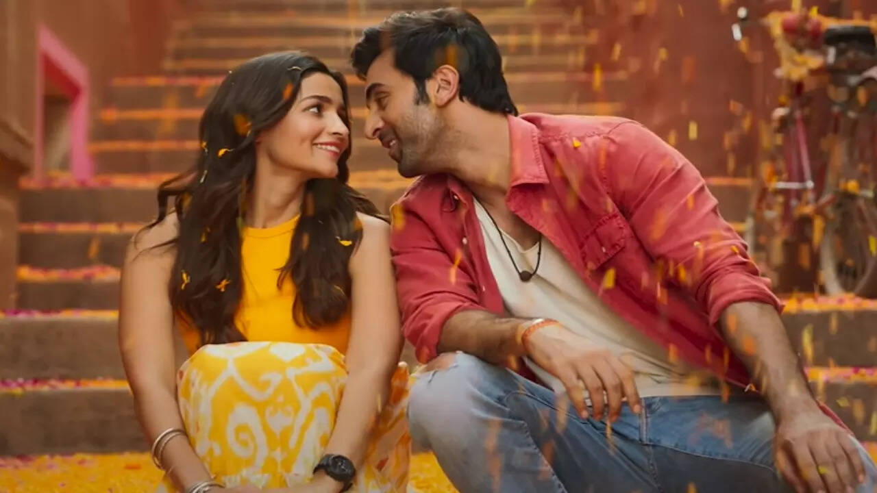 SS Rajamouli releases glimpse of Alia Bhatt and Ranbir Kapoor-starrer Brahmastra's first Telugu song Kumkumala - WATCH