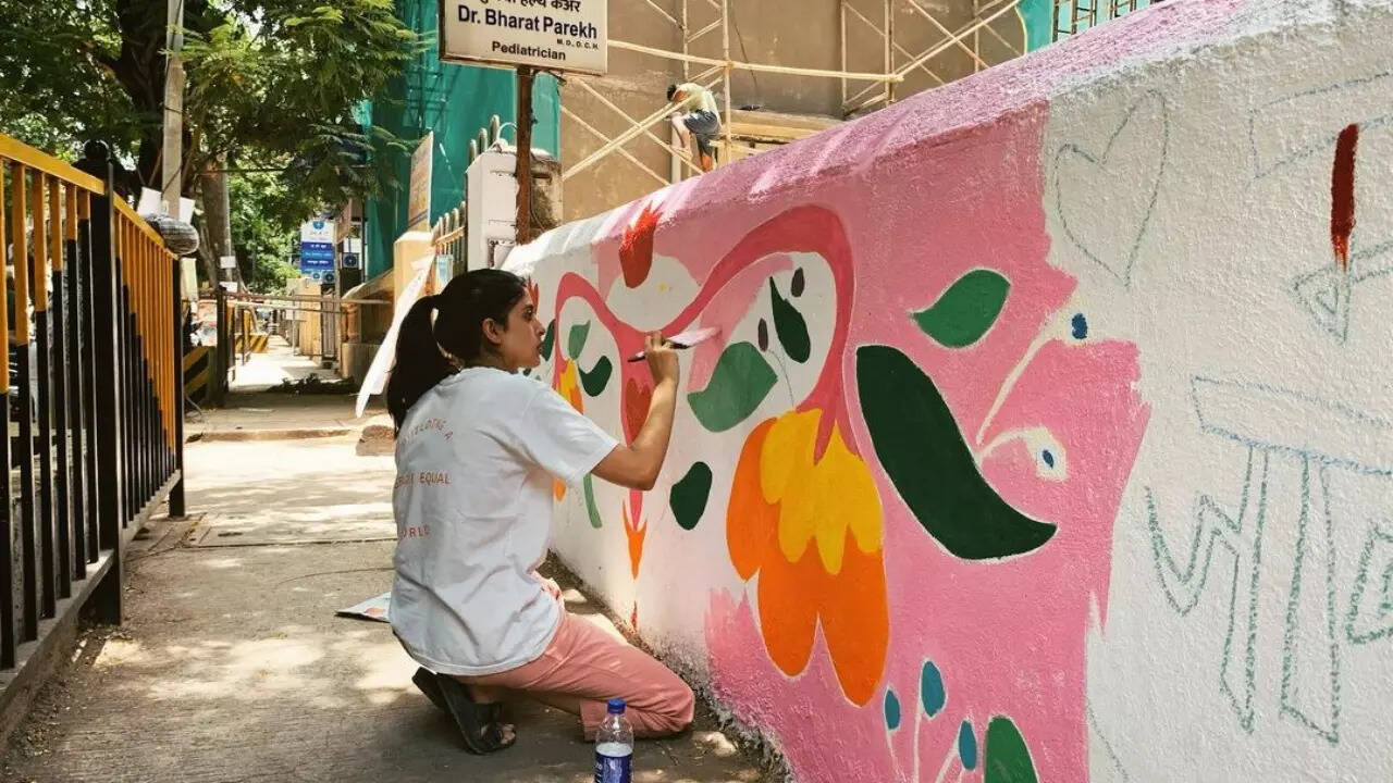 Navya Naveli Nanda hits the streets to spread awareness on Menstrual Hygiene Day, netizens laud Big B's granddaughter