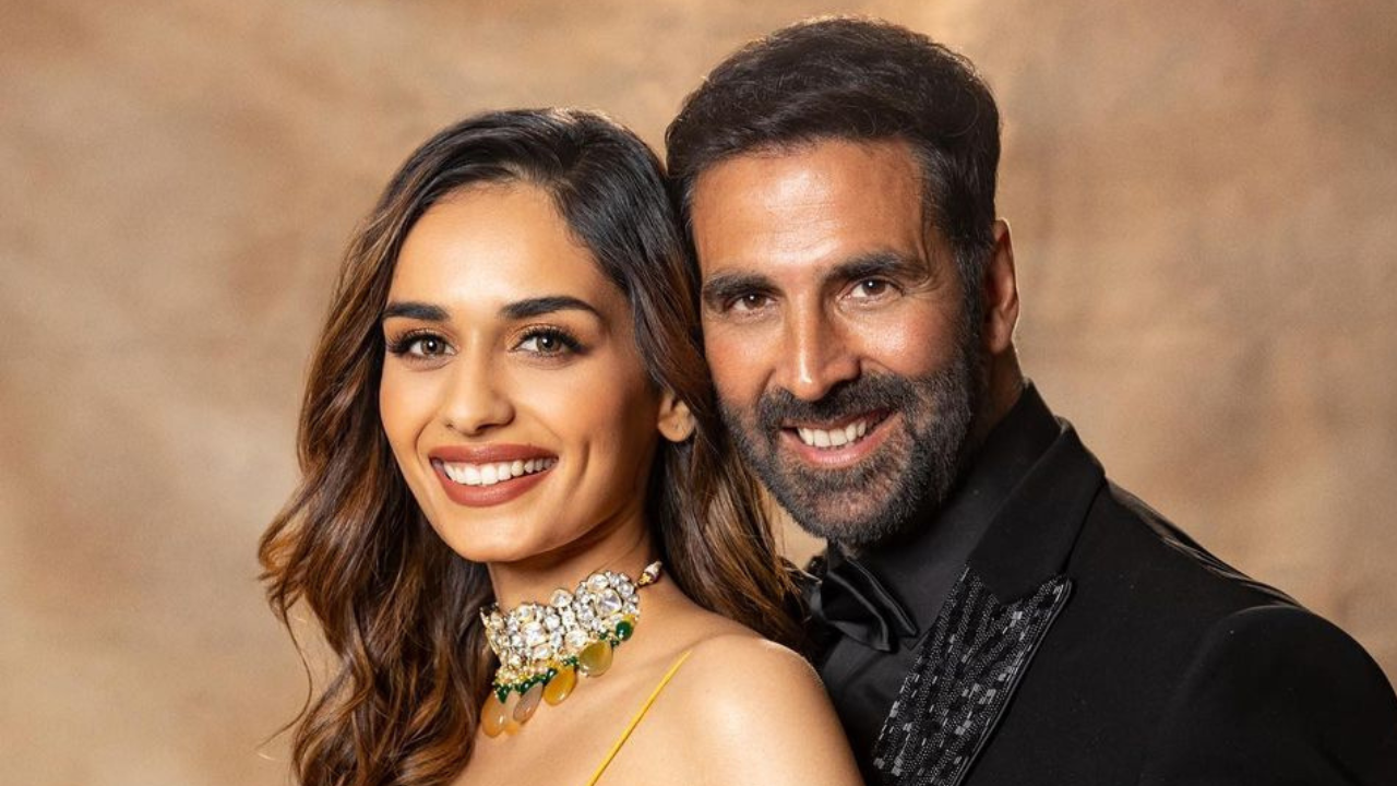 Manushi Chillar with Akshay Kumar