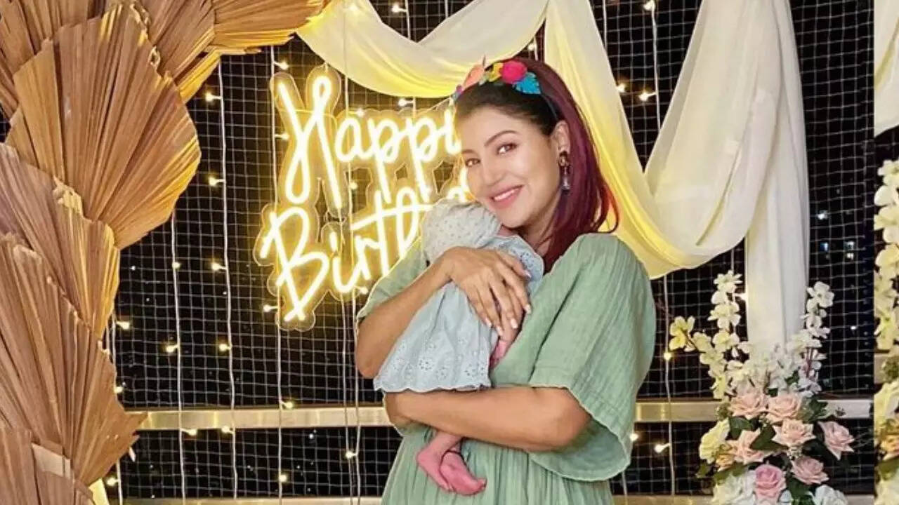 Debina shares glimpse of baby girl